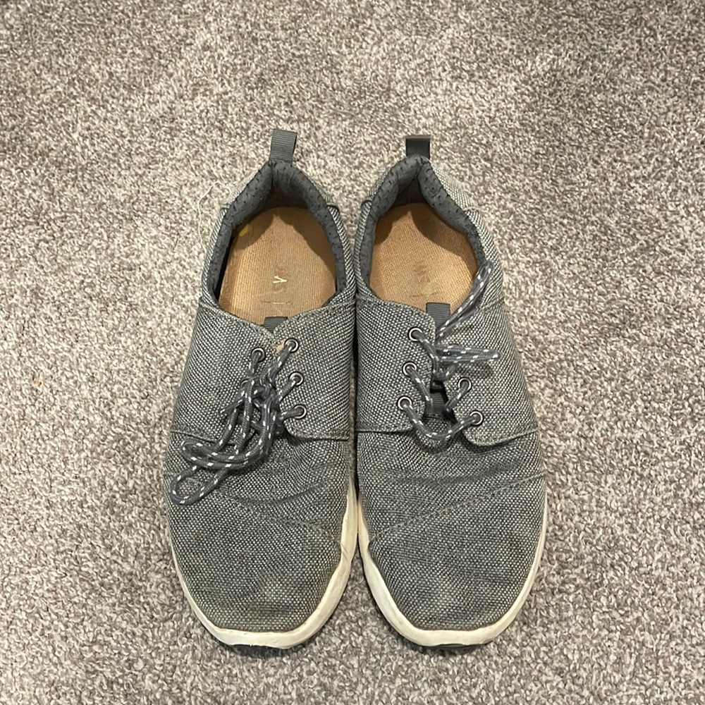 Toms Shoes